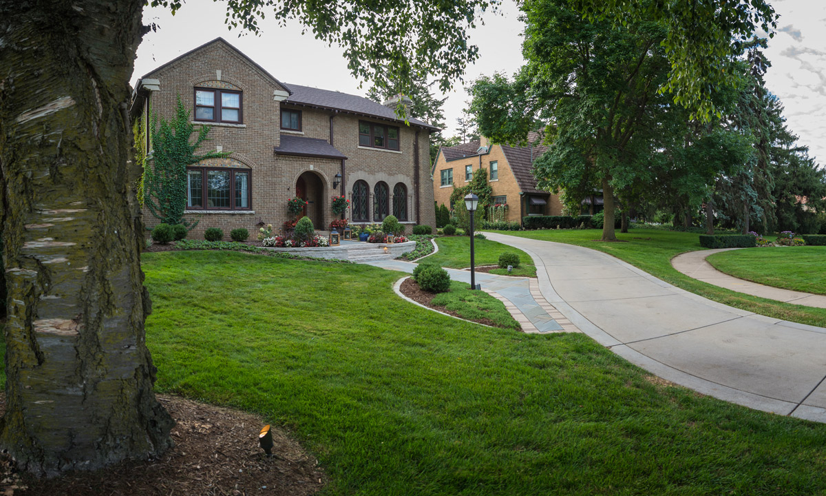 Landscape Maintenance Tips: A home with a nice and green landscape