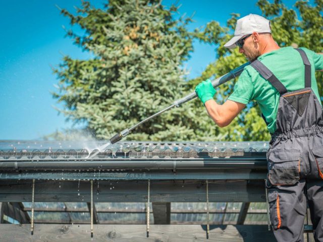 The Best Ways To Clean Gutters with Gutter Guards